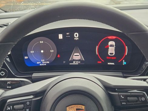 Used 2025 Porsche Macan Electric image 29