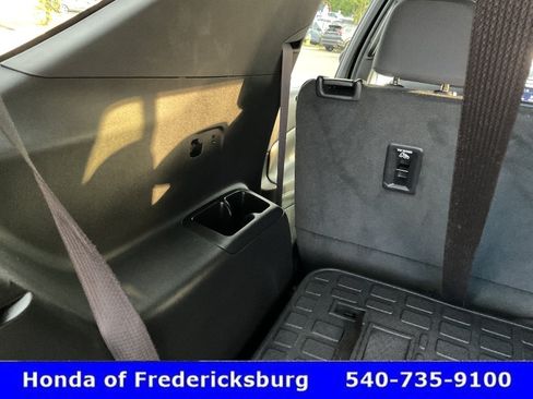 Used 2025 Chevrolet Traverse LT FWD image 23