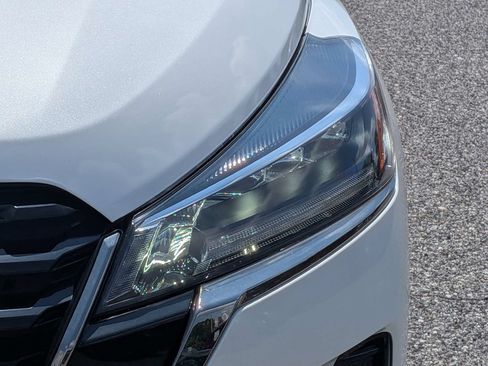 Used 2023 Nissan Kicks SR w/ SR Premium Package FWD image 9
