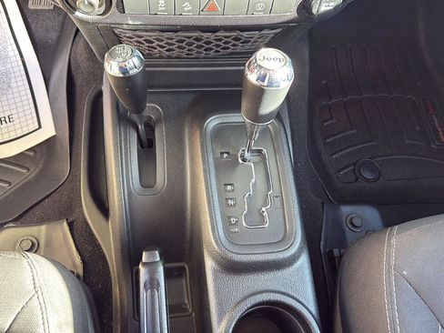 Used 2017 Jeep Wrangler Unlimited Sahara image 22