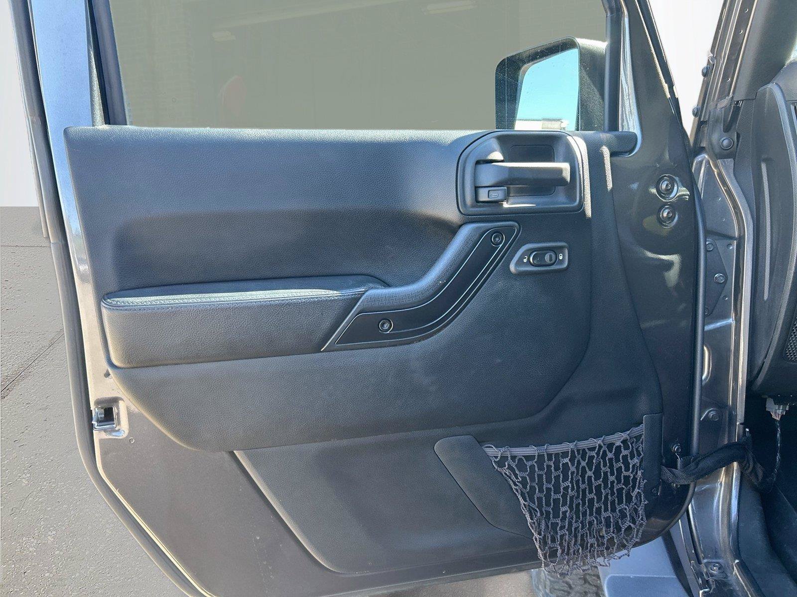 Used 2017 Jeep Wrangler Unlimited Sahara AWD/4WD image 21