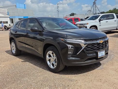 New 2026 Chevrolet Trax LS w/ LS Convenience Package FWD image 36