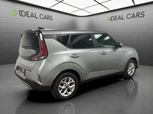 Used 2023 Kia Soul LX w/ LX Technology Package FWD image 5