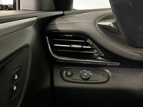 Used 2025 Buick Envista Avenir image 26