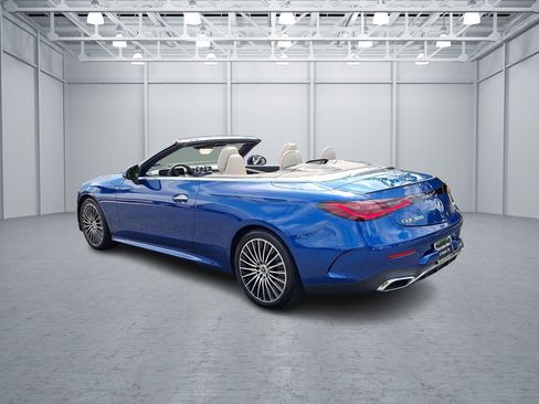 Used 2025 Mercedes-Benz CLE 300 4MATIC Cabriolet image 5
