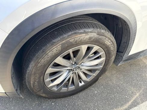Used 2024 MAZDA CX-90 Plug-In Hybrid w/ Preferred AWD/4WD image 5