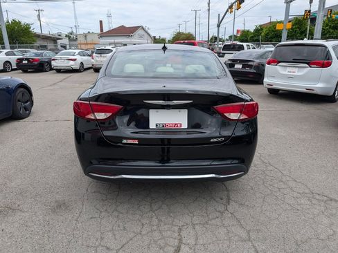 Used 2017 Chrysler 200 Limited Platinum image 7