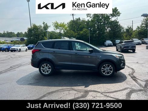 Used 2019 Ford Escape SE FWD image 4