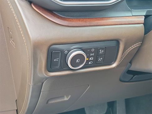 Used 2023 Ford Explorer King Ranch w/ Technology Package image 25