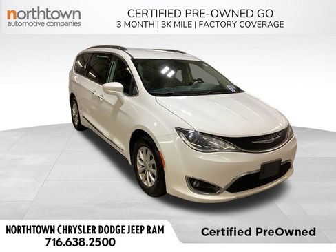 Used 2019 Chrysler Pacifica Touring-L image 2
