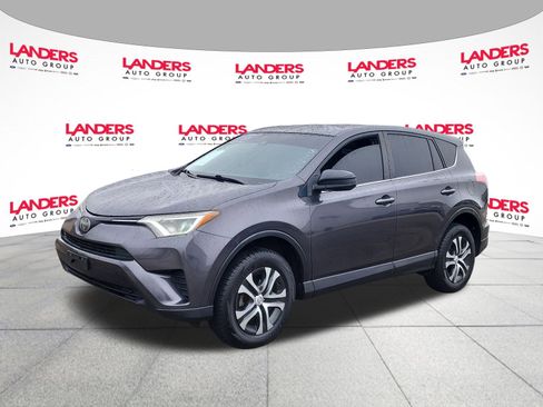 Used 2018 Toyota RAV4 LE image 7