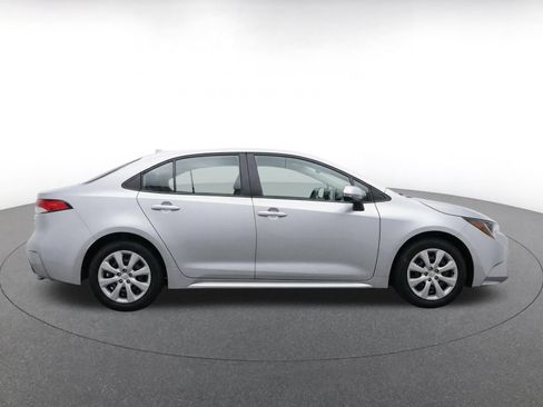 Used 2025 Toyota Corolla LE FWD image 10