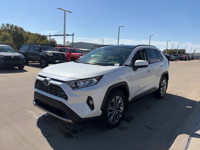 Used 2019 Toyota RAV4 Limited w/ Advanced Technology Package AWD/4WD image 3