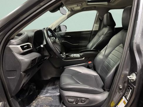 Used 2020 Toyota Highlander XLE AWD/4WD image 27