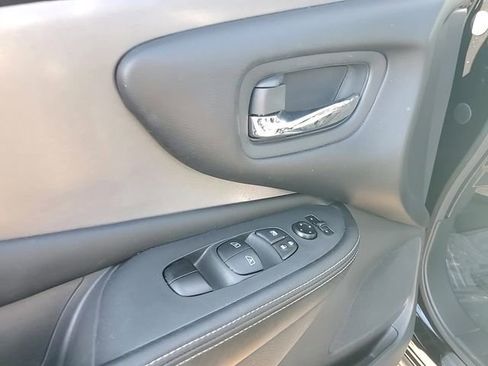 Used 2024 Nissan Murano SV w/ SV Midnight Edition Package image 13