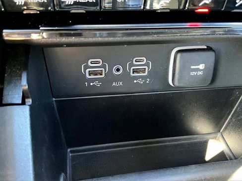 Used 2023 Jeep Grand Cherokee L Limited image 16