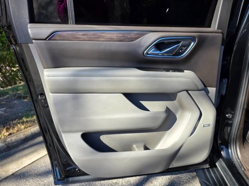 Used 2021 Chevrolet Suburban LT image 27