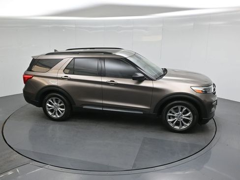 Certified 2021 Ford Explorer XLT w/ Equipment Group 202A RWD image 51