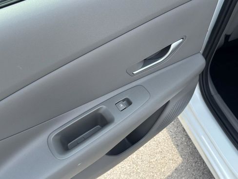 Used 2021 Hyundai Elantra SE image 37