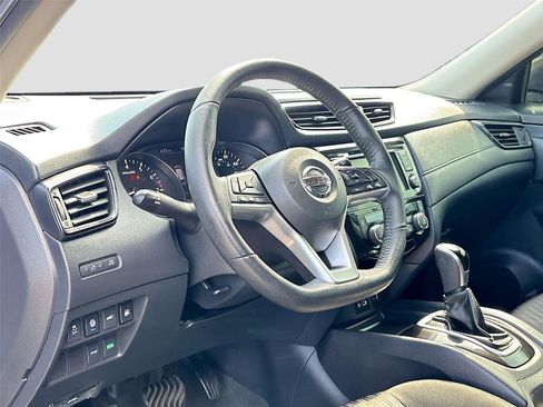 Used 2020 Nissan Rogue SV FWD image 9