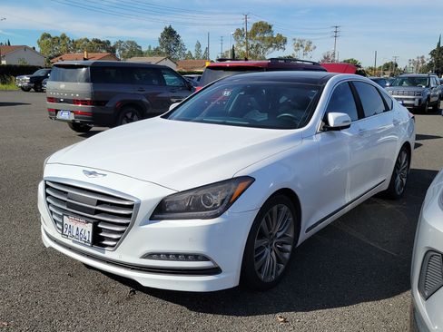Used 2015 Hyundai Genesis 5.0 image 1