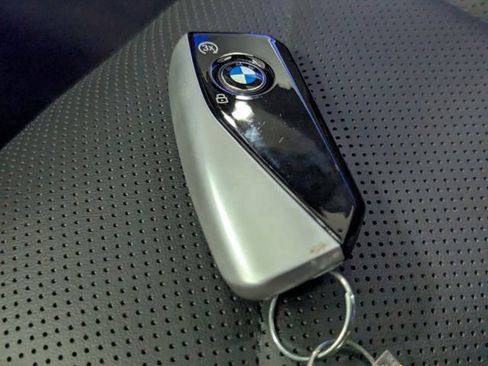 Used 2023 BMW 740i image 21