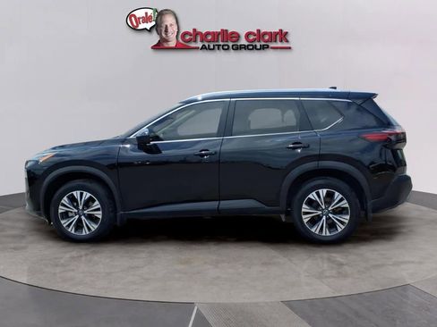 Used 2023 Nissan Rogue SV w/ SV Premium B Package FWD image 2
