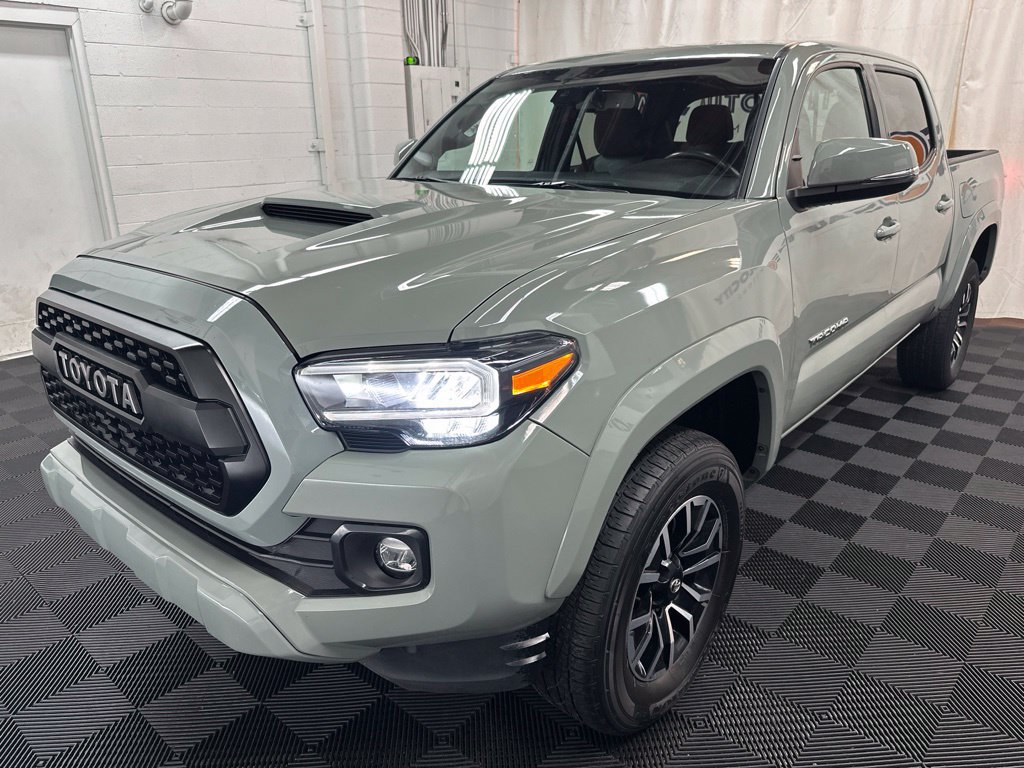 Used 2023 Toyota Tacoma TRD Sport w/ Technology Package AWD/4WD image 4
