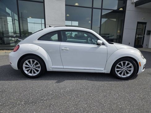 Used 2019 Volkswagen Beetle 2.0T SE image 3
