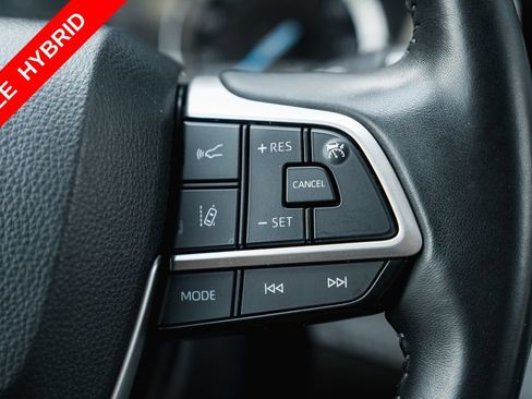 Used 2022 Toyota Highlander XLE FWD image 16