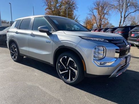 New 2025 Mitsubishi Outlander SE image 7