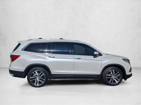 Used 2016 Honda Pilot Elite image 4