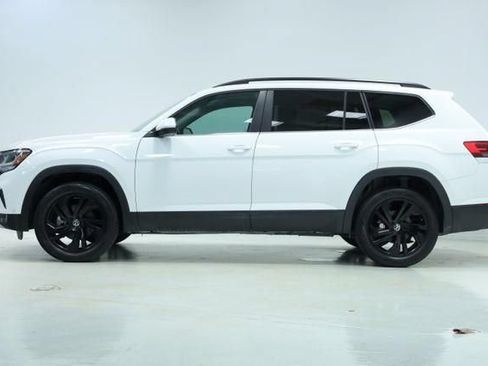 Certified 2022 Volkswagen Atlas SE w/ Black Wheel Package FWD image 4
