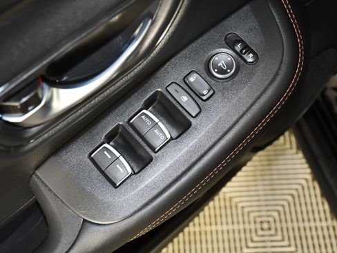 Certified 2025 Honda HR-V Sport image 24