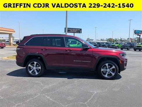 New 2025 Jeep Grand Cherokee Limited w/ Luxury Tech Group II image 3