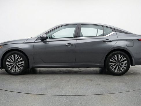 Used 2025 Nissan Altima 2.5 SV FWD image 5