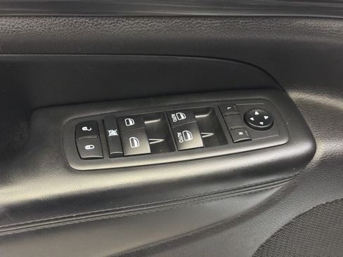 Used 2020 Jeep Grand Cherokee Altitude RWD image 16
