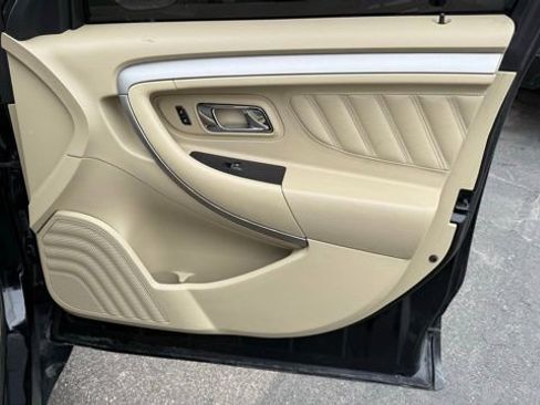 Used 2018 Ford Taurus SE image 13