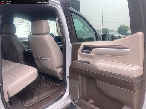 Used 2024 Chevrolet Silverado 1500 LT Trail Boss w/ Convenience Package II AWD/4WD image 47