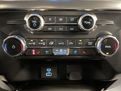 Used 2022 Ford F150 Lariat w/ Equipment Group 501A Mid image 25