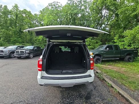 Used 2020 Ford Expedition XLT w/ Equipment Group 202A AWD/4WD image 21