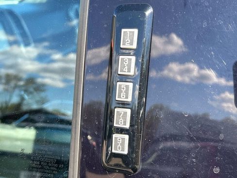 Used 2017 Ford F150 Lariat w/ Equipment Group 502A Luxury AWD/4WD image 19