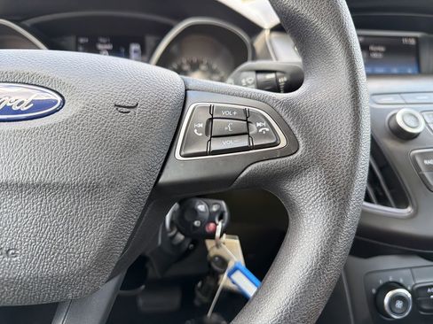 Used 2018 Ford Focus SE FWD image 25