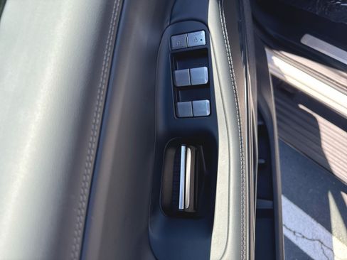 Used 2025 Lincoln Navigator Reserve AWD/4WD image 9