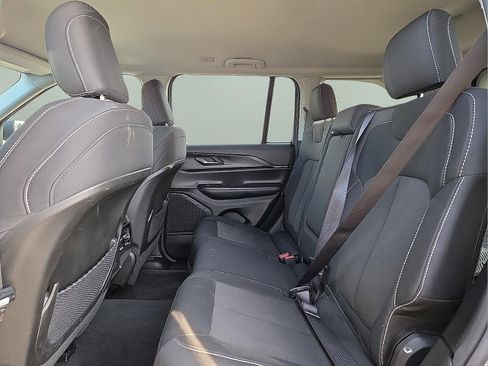 Used 2024 Jeep Grand Cherokee Laredo image 10