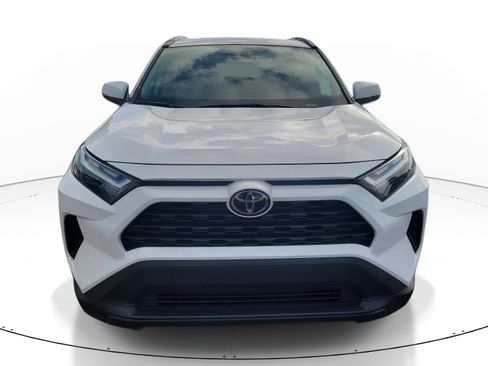Used 2025 Toyota RAV4 XLE FWD image 2