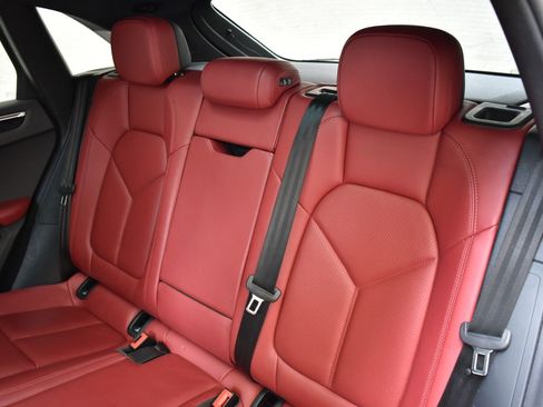 Used 2023 Porsche Macan AWD/4WD image 17