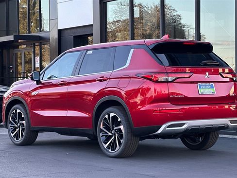 New 2025 Mitsubishi Outlander SE image 7