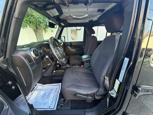 Used 2018 Jeep Wrangler Unlimited Sport S AWD/4WD image 8
