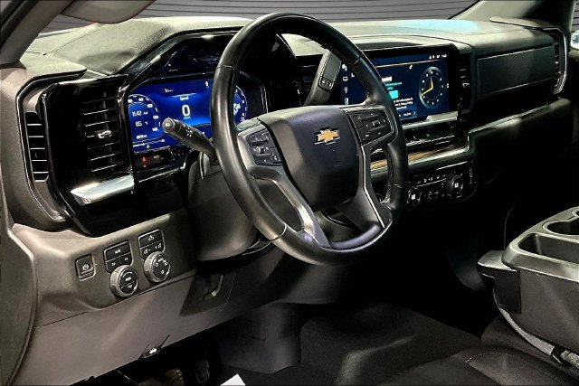 Used 2023 Chevrolet Silverado 1500 LT AWD/4WD image 18